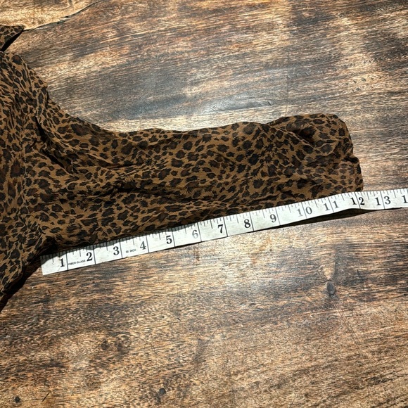 Draper’s & Damon’s animal print leopard button down top sheer silk vintage chic - Picture 5 of 11